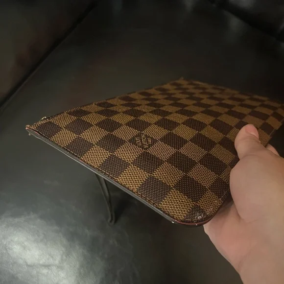 Louis Vuitton Neverfull Wristlet - Picture 8 of 13